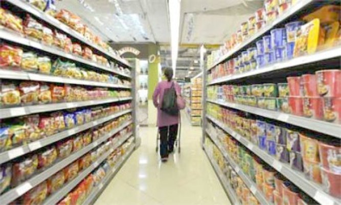 Carne, ouă şi peşte, găsite expirate pe rafturile magazinelor